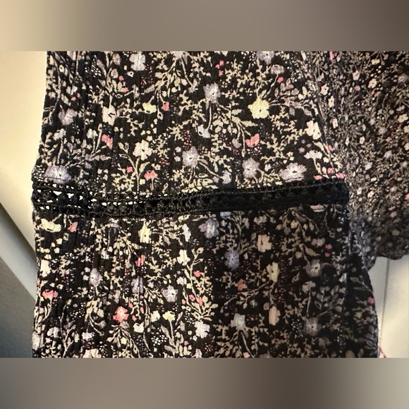 Angels 1x (fits smaller) Floral Black  Rayon Blouse Worn Once - Picture 5 of 13